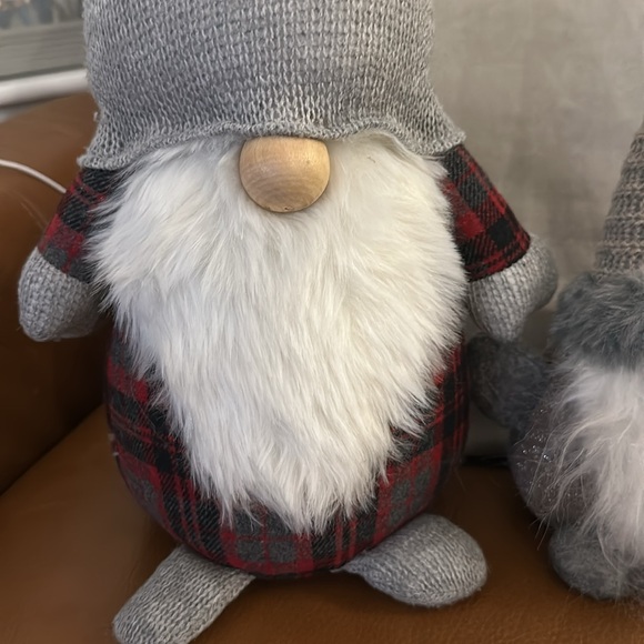 Two knomes so cute could be sold separate - Picture 2 of 3